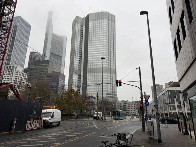 Eurotower a Francoforte nel novembre 2025