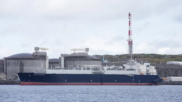 La nave metaniera Gaslog Saratoga al terminal di Melkøya, Norvegia
